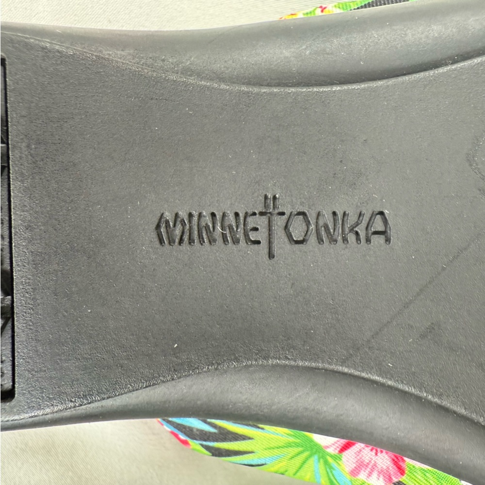 -ON HOLD- NEW Minnetonka Sarong Tropical Floral Summer Slide Sandals Size 9 WIDE - Picture 11 of 12